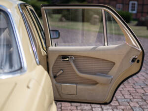 Image 34/40 of Mercedes-Benz 350 SE (1975)