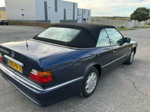 Bild 2/5 von Mercedes-Benz 300 CE-24 (1993)