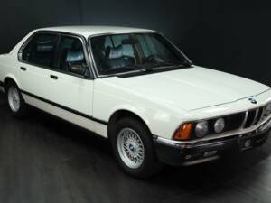 Image 8/30 of BMW 735i (1985)