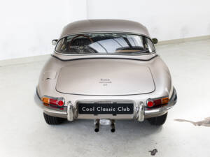 Image 12/37 de Jaguar E-Type (1968)