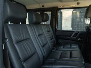 Image 22/48 of Mercedes-Benz G 400 CDI (SWB) (2002)