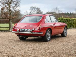 Image 11/40 of MG MGC GT (1968)