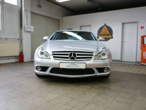 Afbeelding 5/34 van Mercedes-Benz CLS 55 AMG (2005)