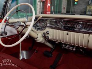 Image 26/50 of Oldsmobile 98 Starfire (1956)