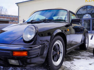 Image 15/27 of Porsche 911 Carrera 3.2 (1985)