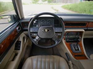 Image 26/33 of Jaguar Sovereign 3.6 (1988)