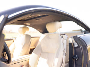 Image 35/67 of Mercedes-Benz CL 500 (2006)