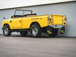 Image 63/98 of Land Rover 109 (1983)