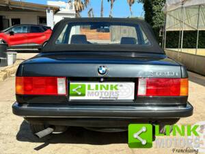 Image 5/10 de BMW 320i (1987)