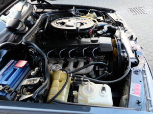 Image 46/63 of Mercedes-Benz 300 CE (1991)