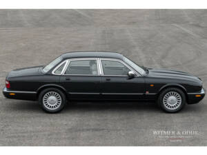 Image 3/32 of Jaguar XJ6 3.2 Executive (1997)