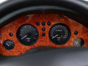 Image 11/27 of Aston Martin V8 Volante (1999)