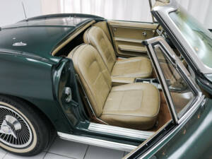 Image 7/17 of Chevrolet Corvette Sting Ray Convertible (1966)