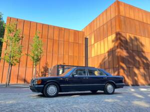 Image 3/85 of Mercedes-Benz 560 SEL (1991)