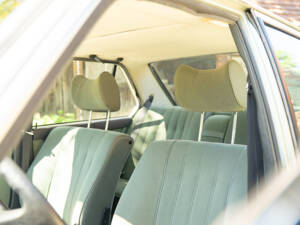 Image 32/63 of BMW 528i (1984)
