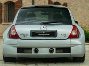 Immagine 8/50 di Renault Clio II V6 (2002)