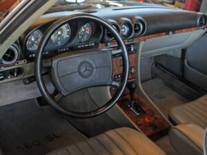 Afbeelding 19/23 van Mercedes-Benz 560 SL (1987)