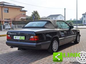 Bild 5/10 von Mercedes-Benz 300 CE-24 (1993)