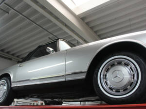 Image 7/50 de Mercedes-Benz 280 SL (1969)