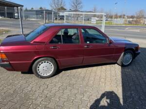 Imagen 14/17 de Mercedes-Benz 190 E 1.8 (1992)