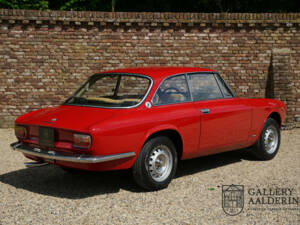 Afbeelding 31/50 van Alfa Romeo Giulia 1300 GT Junior (1975)