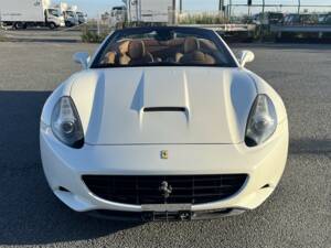 Imagen 8/36 de Ferrari California (2010)