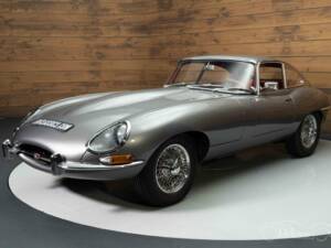 Image 6/19 of Jaguar Type E 3.8 (1964)