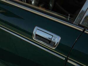 Image 25/50 of Daimler XJ 6 4.0 (1991)