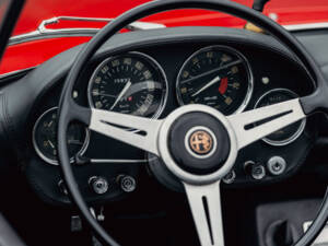 Image 48/65 of Alfa Romeo 2600 Spider (1966)