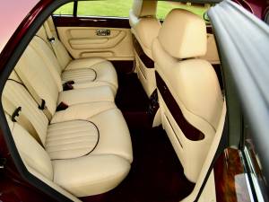 Image 18/50 of Bentley Arnage Green Label (1999)