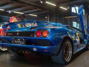 Image 6/36 of Lamborghini Diablo SV (1998)