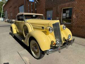 Image 5/75 of Packard One-Twenty (1936)