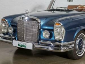 Immagine 6/20 di Mercedes-Benz 220 SE b (1965)