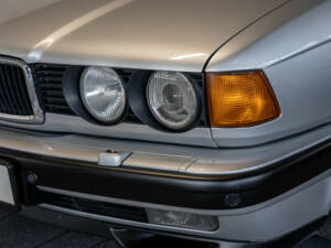 Image 17/17 of BMW 730i (1993)