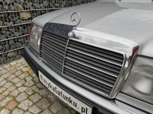 Imagen 20/100 de Mercedes-Benz 300 CE (1992)