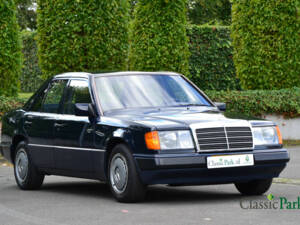 Imagen 7/50 de Mercedes-Benz 200 E (1991)