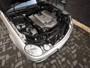 Image 25/84 de Mercedes-Benz E 55 AMG (2002)