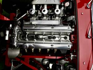 Image 43/50 de Jaguar E-Type (1968)