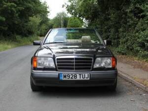 Bild 2/22 von Mercedes-Benz E 320 (1994)