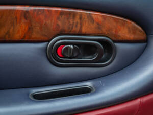 Bild 18/37 von Aston Martin DB 7 Volante (1998)