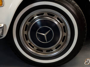 Image 9/23 of Mercedes-Benz 280 SL (1968)