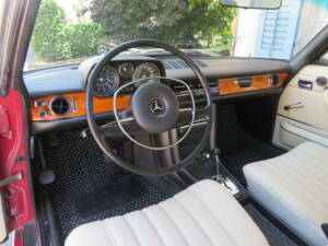 Image 11/19 of Mercedes-Benz 250 CE (1970)