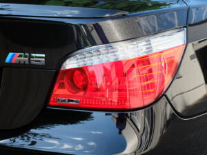 Image 13/51 of BMW M5 (2007)