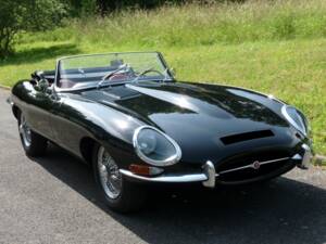 Image 4/27 of Jaguar E-Type 3.8 (1964)