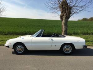 Image 3/11 of Alfa Romeo Spider 1300 Junior (1970)