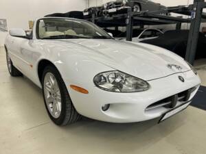 Immagine 3/28 di Jaguar XK8 4.0 (1997)