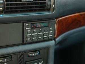Bild 38/70 von BMW 735i (1991)