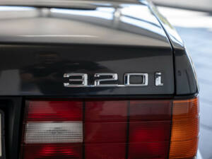 Afbeelding 17/18 van BMW 320i (1992)