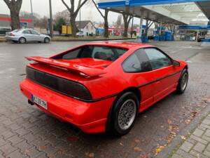 Image 7/55 of Pontiac Fiero GT (1988)