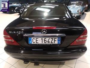 Image 18/72 de Mercedes-Benz SLK 200 Kompressor (2003)
